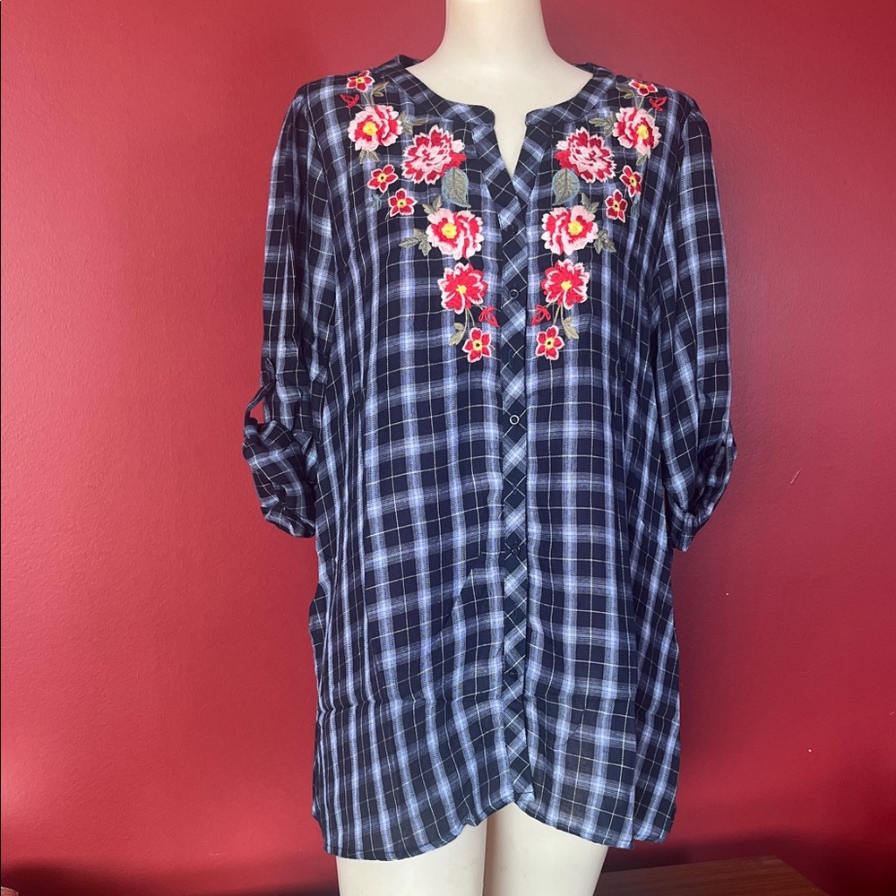 New ANDREE BY UNIT Blue Plaid Blouse with Red Floral Embroidery